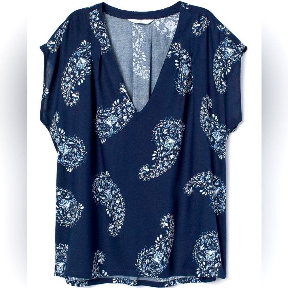 H&M Rayon Rayon Blue and White Paisley V neck Dolman Sleeves Blouse Size 8‎